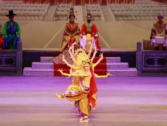 雅樂奏響，花雨繽紛——甘肅演藝集團(tuán)歌舞劇院高雅藝術(shù)進(jìn)校園活動火熱進(jìn)行中