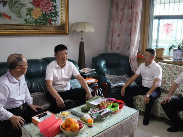 “七一”慰問送黨情 紅色關懷暖人心——甘肅省演出公司慰問老黨員、老干部