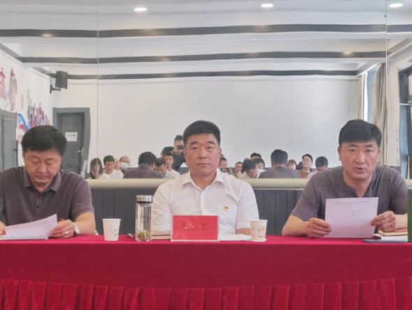 甘肅演藝集團黨委委員、副總經(jīng)理張國偉講授專題黨課