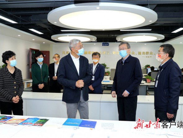 尹弘在宣傳文化單位調(diào)研時(shí)強(qiáng)調(diào)：不斷壯大主流輿論，推進(jìn)文藝院團(tuán)改革，為全省改革發(fā)展穩(wěn)定凝聚強(qiáng)大精神力量