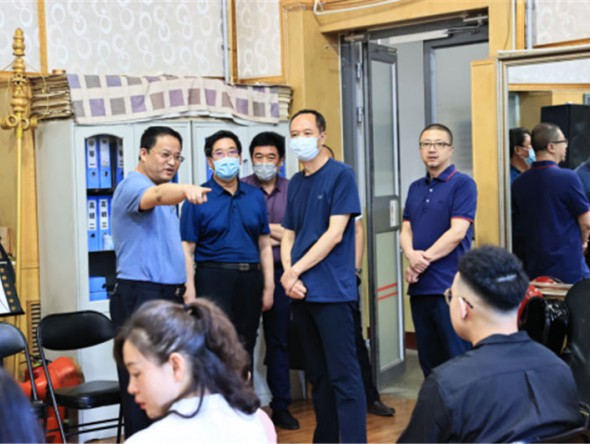 甘肅演藝集團(tuán)黨委書記、董事長陳其銀一行調(diào)研指導(dǎo)集團(tuán)直屬各單位疫情防控與復(fù)工復(fù)產(chǎn)工作